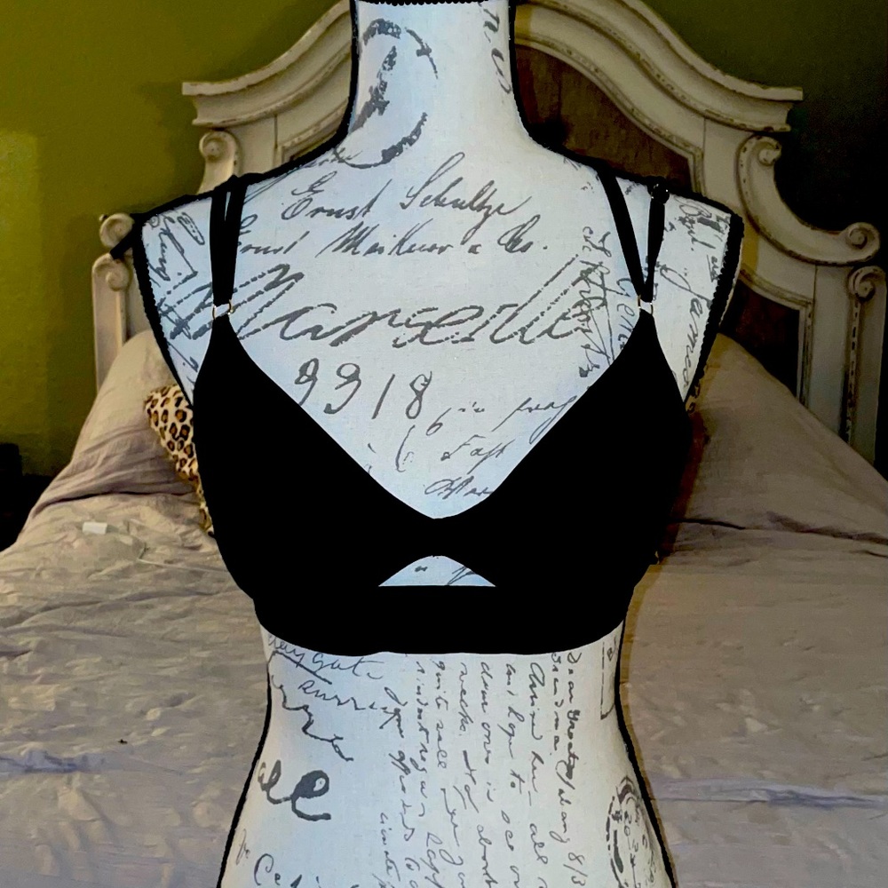 PINK Victoria Secrets Black sports bra.